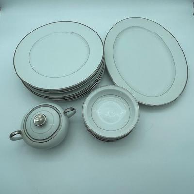 Wedding band dish set