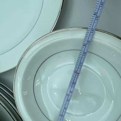 Wedding band dish set