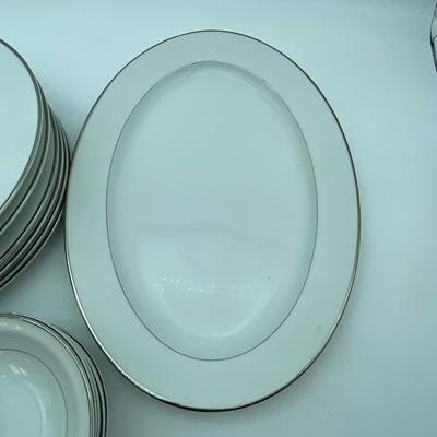 Wedding band dish set