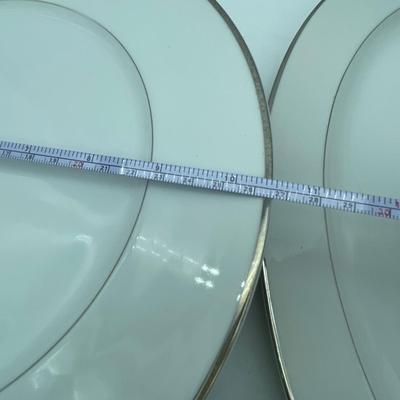 Wedding band dish set