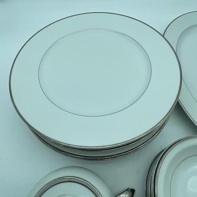 Wedding band dish set