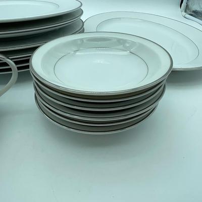 Wedding band dish set