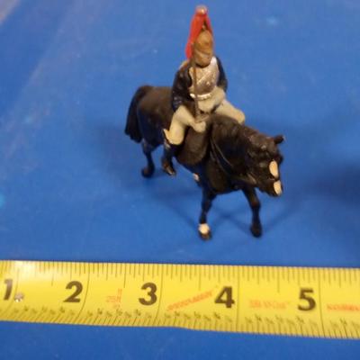 LOT 152 OLD METAL HORSE SOLDIER
