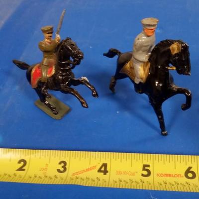 LOT 154 TWO OLD MEDAL SOLDIERS