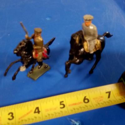 LOT 154 TWO OLD MEDAL SOLDIERS