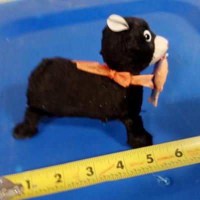 LOT 155 OLD TOY WIND UP BEAR WITH FISH