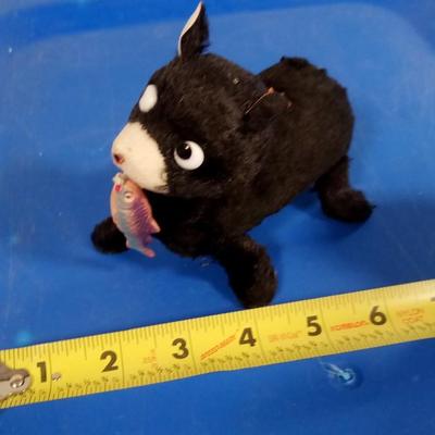 LOT 155 OLD TOY WIND UP BEAR WITH FISH