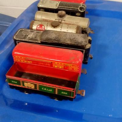LOT 158 SEVEN OLD TIN TRAIN CARS