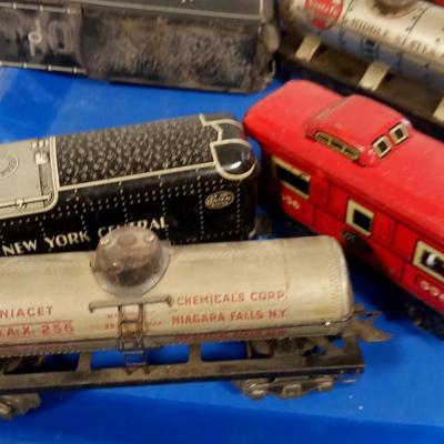 LOT 158 SEVEN OLD TIN TRAIN CARS
