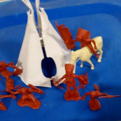 LOT 160 GROUP OF INDIANS FROM MARX PLAYSET