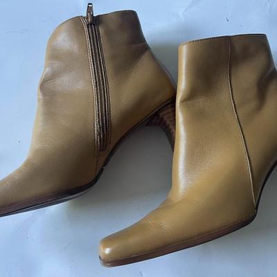 White Mountain Camel Leather Ankle Boots, Size 6.5