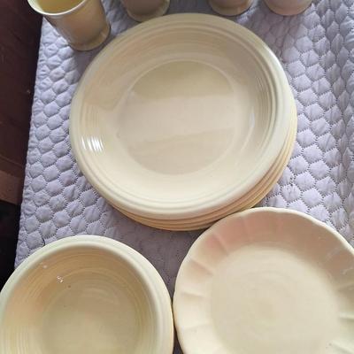 Gibson dishes set service for four yellow