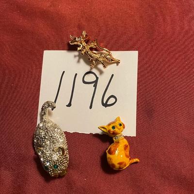 Kitty Brooch Lot