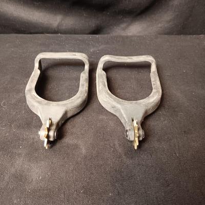 METAL AND RUBBER SPURS