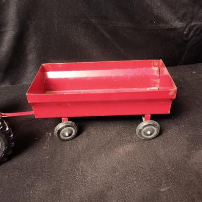 INTERNATIONAL METAL TOY TRACTOR AND ERTL CART