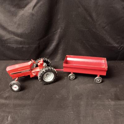 INTERNATIONAL METAL TOY TRACTOR AND ERTL CART