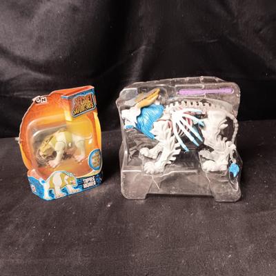 COLLECTIBLE TAPIRE IAUARA AND DUAL MASTERS TOYS