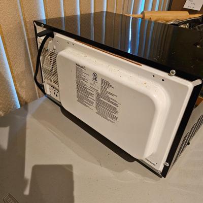Hamilton Beach Microwave (K-JS)