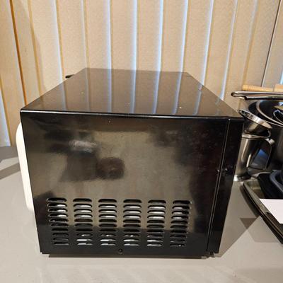 Hamilton Beach Microwave (K-JS)