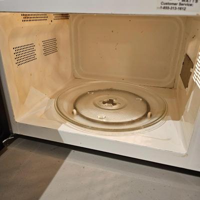 Hamilton Beach Microwave (K-JS)