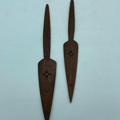 Decorative wooden arrows