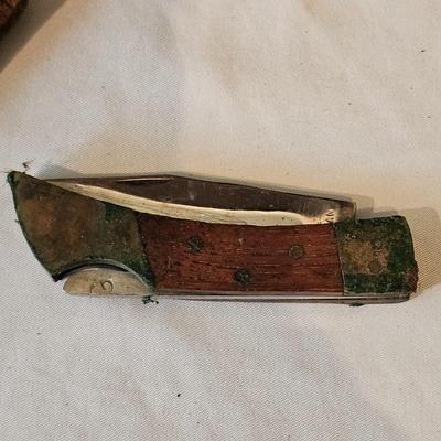 Knife Assortment Incl a Knife/Axe Combo (LR-JS)