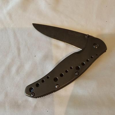 Knife Assortment Incl a Knife/Axe Combo (LR-JS)