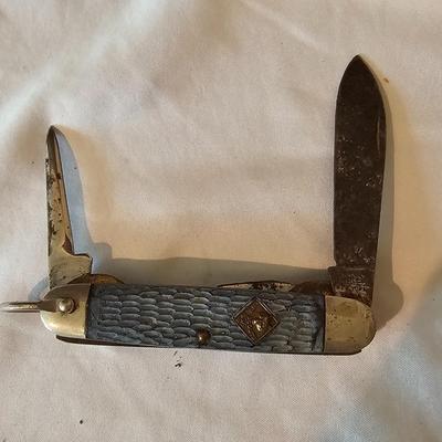 Knife Assortment Incl a Knife/Axe Combo (LR-JS)