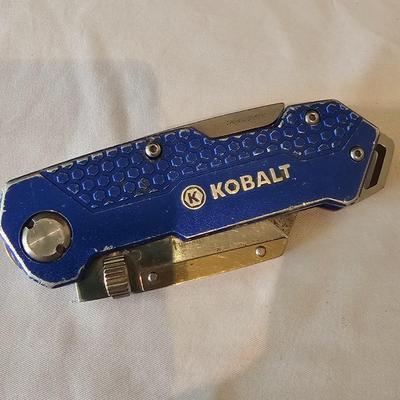 Knife Assortment Incl a Knife/Axe Combo (LR-JS)
