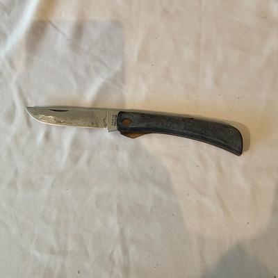 Knife Assortment Incl a Knife/Axe Combo (LR-JS)