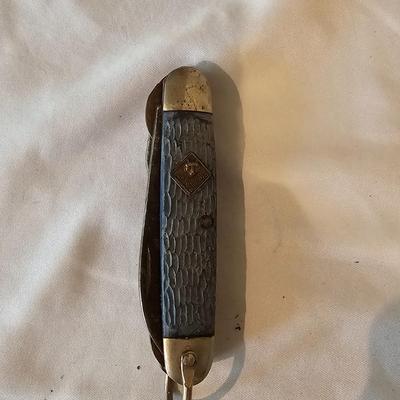 Knife Assortment Incl a Knife/Axe Combo (LR-JS)
