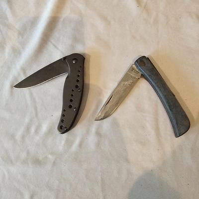 Knife Assortment Incl a Knife/Axe Combo (LR-JS)