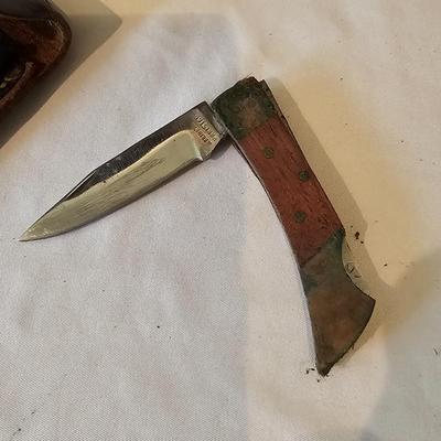 Knife Assortment Incl a Knife/Axe Combo (LR-JS)