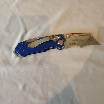 Knife Assortment Incl a Knife/Axe Combo (LR-JS)