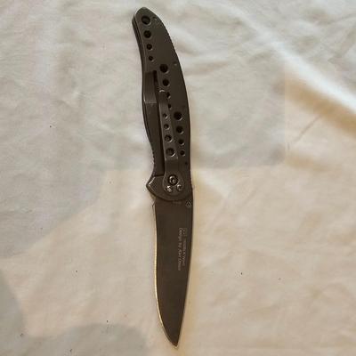 Knife Assortment Incl a Knife/Axe Combo (LR-JS)