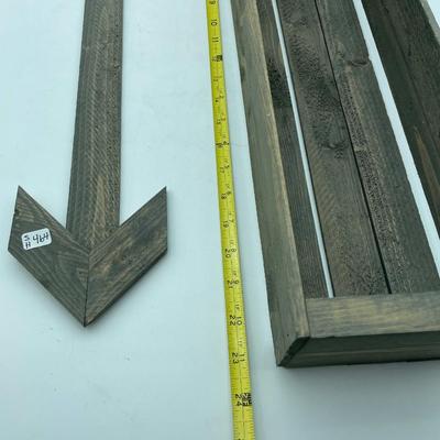 Arrow & decorative shelf