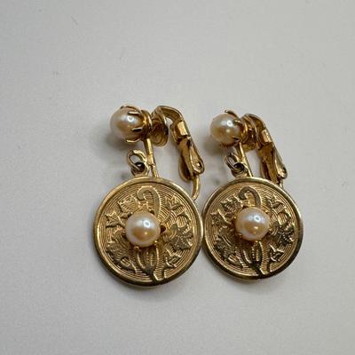 Elegant Evening Style Clip-On Earrings (K-DZ)