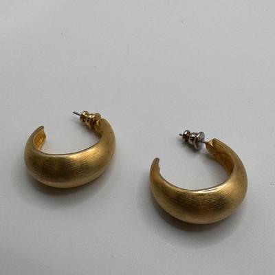Elegant Evening Style Clip-On Earrings (K-DZ)