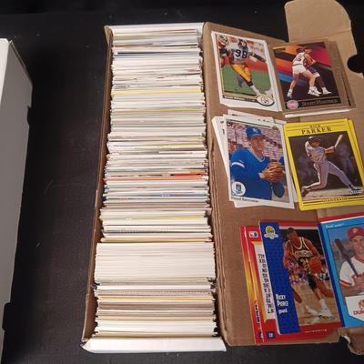 BOX OF VARIOUS BASEBALL, FOOTBALL AND BASKETBALL TRADING CARDS