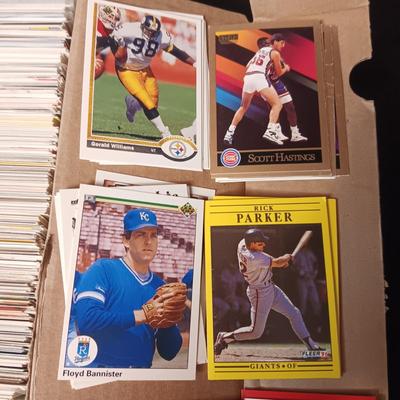 BOX OF VARIOUS BASEBALL, FOOTBALL AND BASKETBALL TRADING CARDS