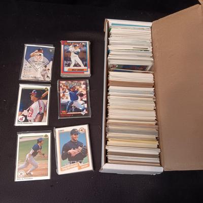 BOX OF BASEBALL TRADING CARDS