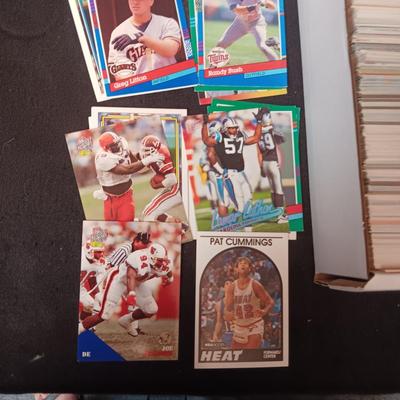 BOX OF FOOTBALL, BASEBALL AND BASKETBALL TRADING CARDS