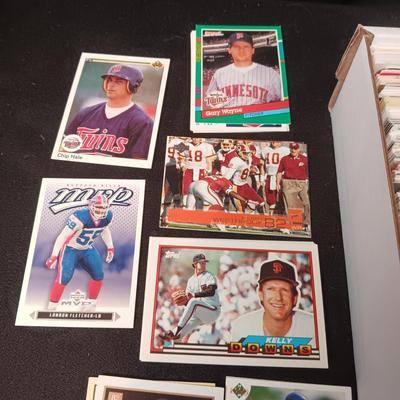BOX OF FOOTBALL, BASEBALL AND BASKETBALL TRADING CARDS