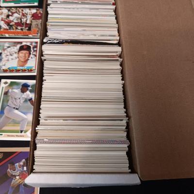 BOX OF FOOTBALL, BASEBALL AND BASKETBALL TRADING CARDS