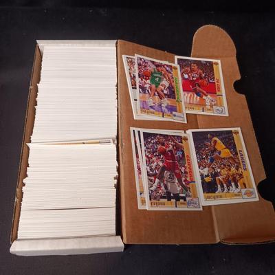 BOX OF BASKETBALL TRADING CARDS