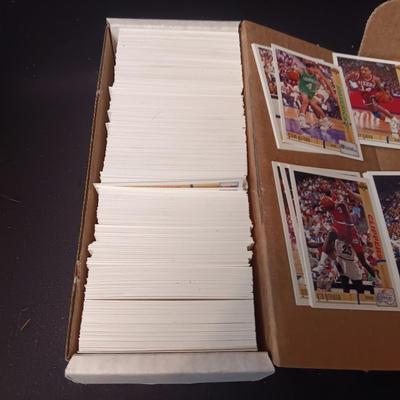 BOX OF BASKETBALL TRADING CARDS