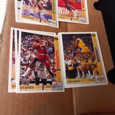 BOX OF BASKETBALL TRADING CARDS