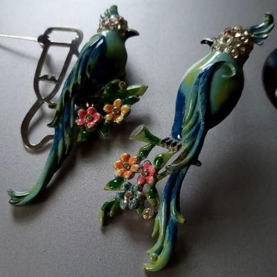 LOT 163 OLD ENAMEL PIN