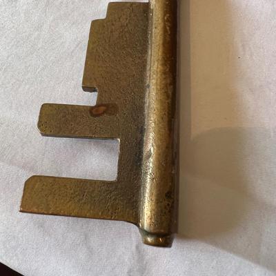 Cow Bell & Brass Key (LR-RG)