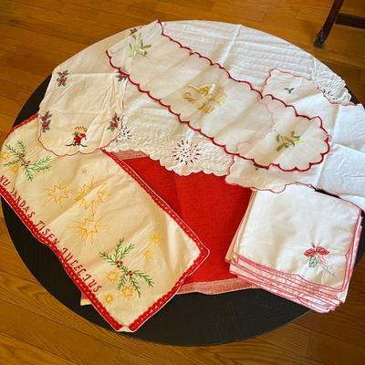Vintage Cotton Table Linens & More (LR-RG)